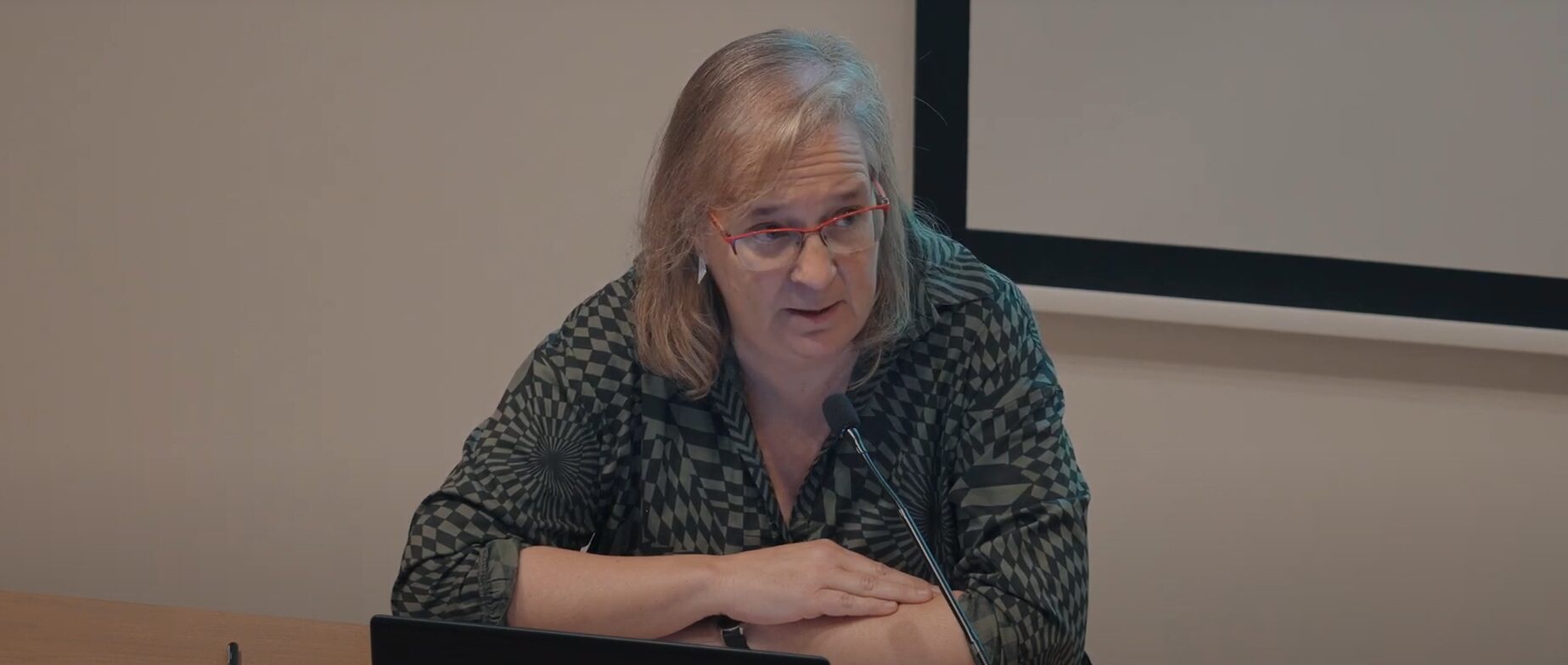 «La mare, la germana i l’estrangera: poesia d’artistes contemporànies», amb Assumpta Bassas